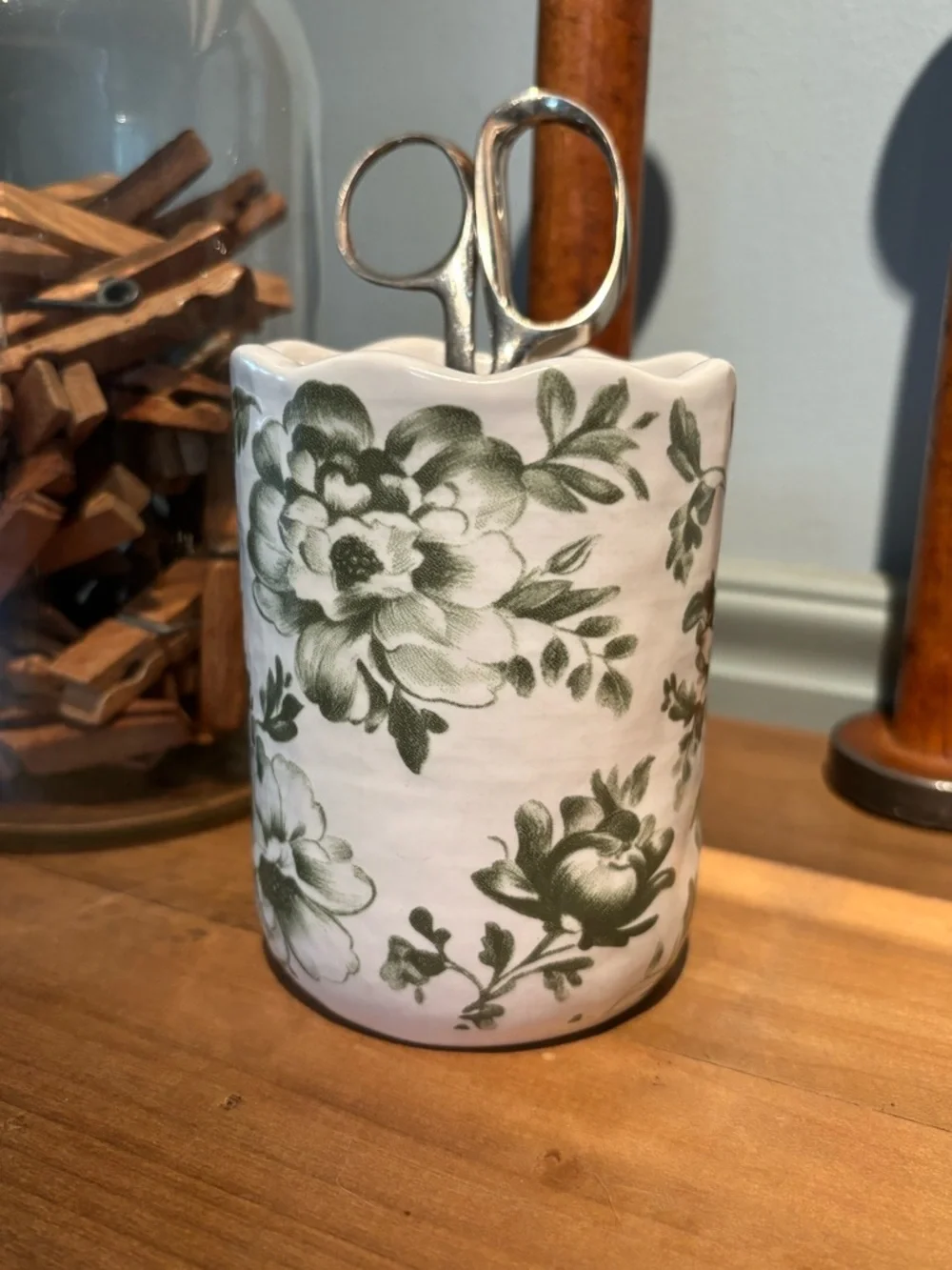 OPULENT COLLECTION Floral Ceramic Tumbler Vase Pencil Holder Green Leaf Design - Picture 2 of 10